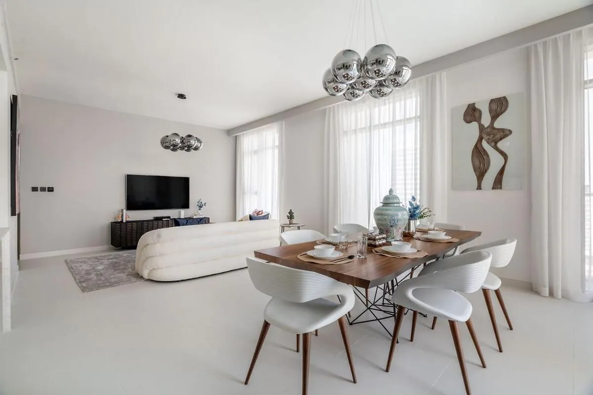 Luxury 3Br Penthouse Retreat - Private Beach & Marina Views Dubai