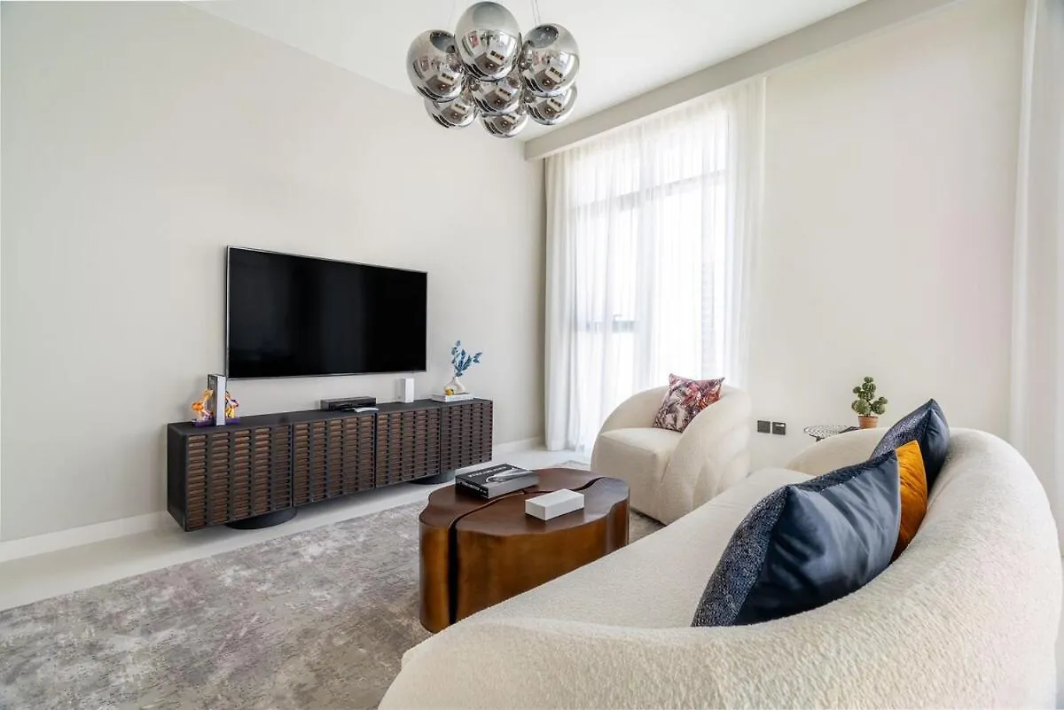 Luxury 3Br Penthouse Retreat - Private Beach & Marina Views Dubai