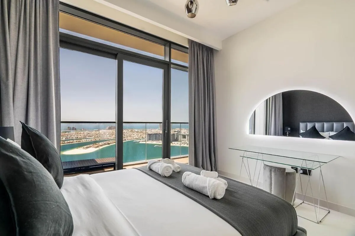 Luxury 3Br Penthouse Retreat - Private Beach & Marina Views Dubai Apartment