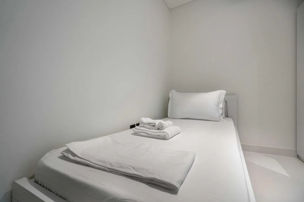 Luxury 3Br Penthouse Retreat - Private Beach & Marina Views Dubaj