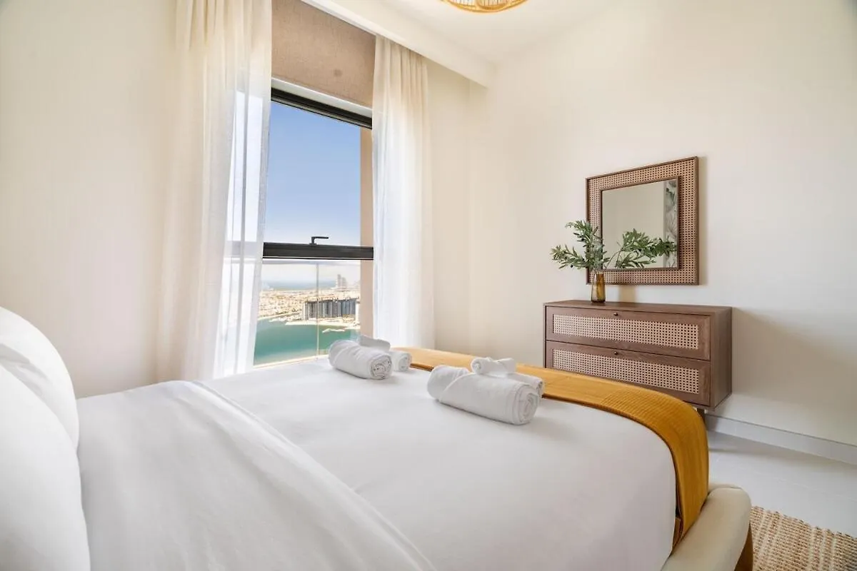 Luxury 3Br Penthouse Retreat - Private Beach & Marina Views Dubai Apartment