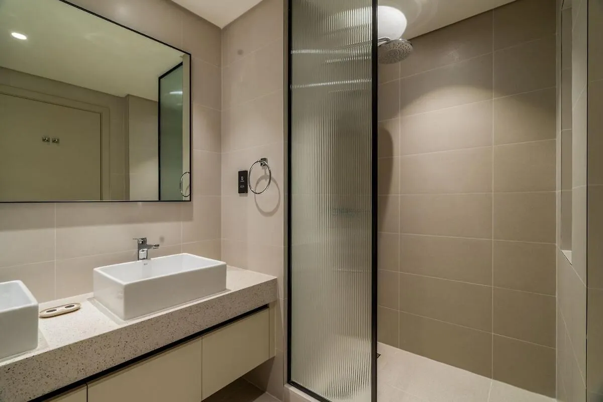 Luxury 3Br Penthouse Retreat - Private Beach & Marina Views Dubai