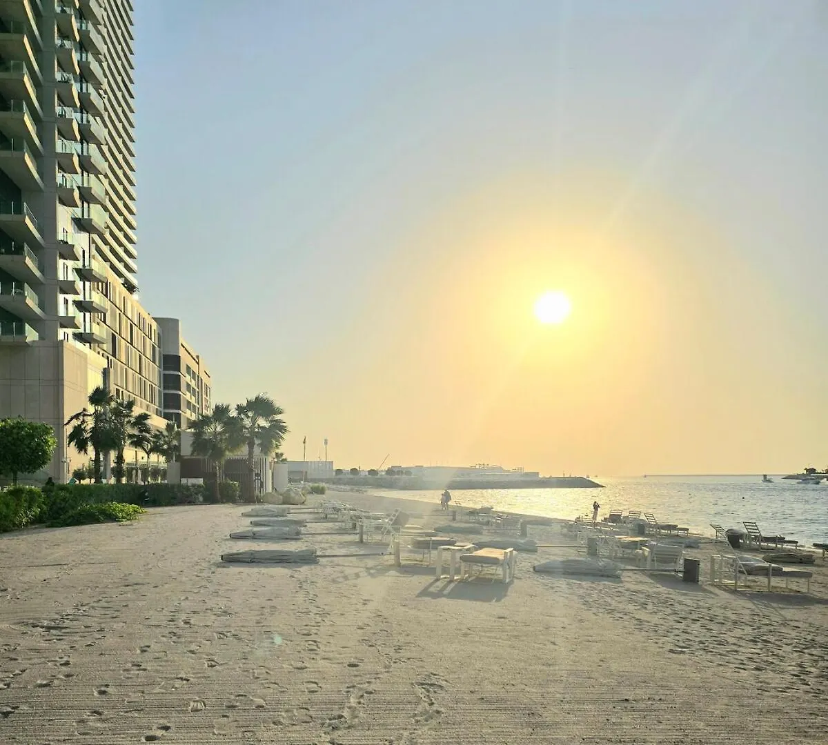 Luxury 3Br Penthouse Retreat - Private Beach & Marina Views Dubai